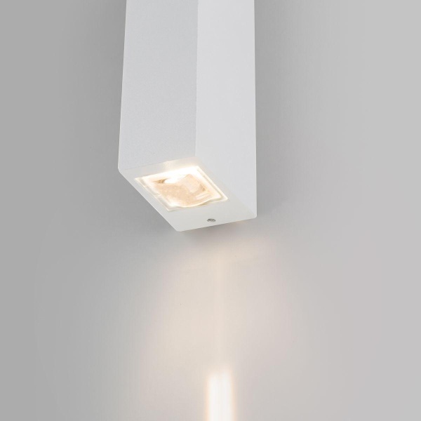 Уличный настенный светодиодный светильник Elektrostandard Blaze 35136/W белый a057049